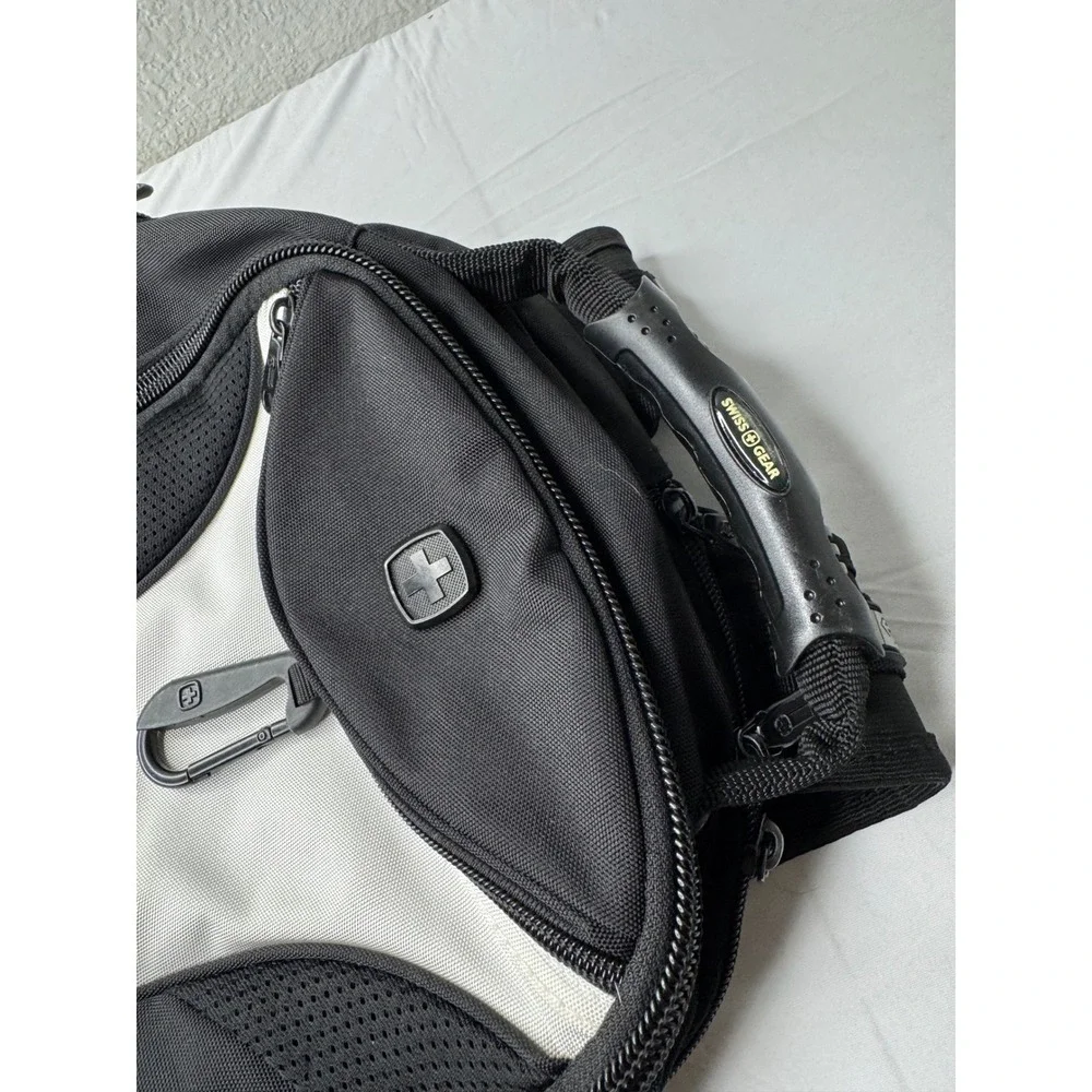 SwissGear ScanSmart Laptop Backpack Black White TSA Friendly Travel Bag